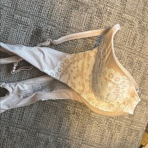 Victoria's Secret Cream Lace Bra